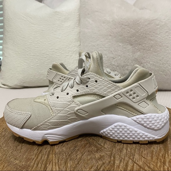 Nike Air Huarache Limited Edition Women’s Size 7.5 Premium Beige/Tan - Picture 8 of 16